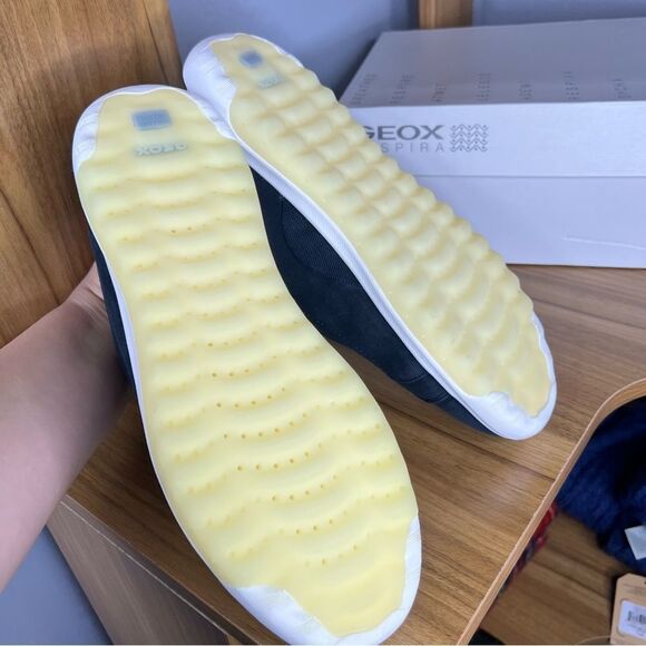 Sz 8 Geox Men's Navy Suede Sneakers with pop up highlighter yellow NIB $149 MSRP - Picture 9 of 12